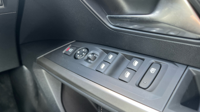 Peugeot 3008 157kW Allure 73kWh 5dr Auto Electric Estate - Image 25